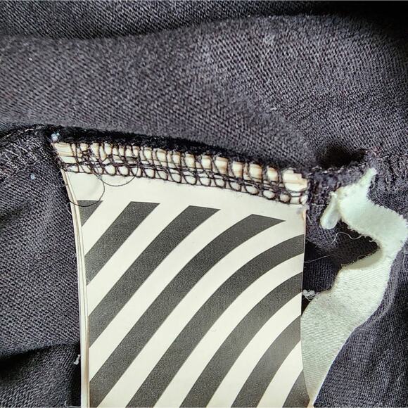 MAIN LABEL BLACK GREEN TEE SIZE XS (OVERSIZED SEE MEASUREMENTS) - Picture 5 of 8